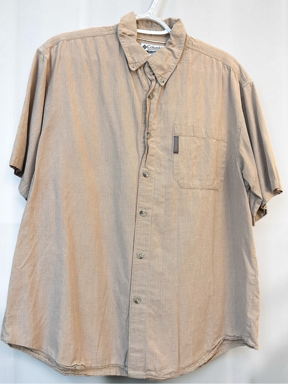 Columbia Men's Short-Sleeve Button-Down Shirt in Light Tan